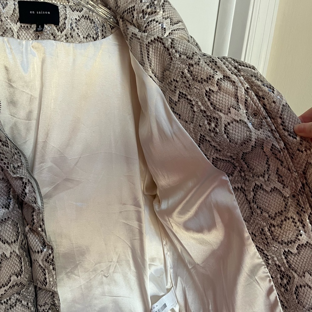 En Saison Gray Puffer Jacket with Snakeskin Pattern - Picture 5 of 6